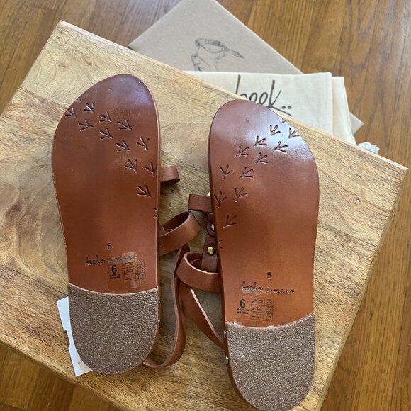 Beeks - Studded Toe Loop Sandals - Size 6 - NWT - Picture 2 of 4